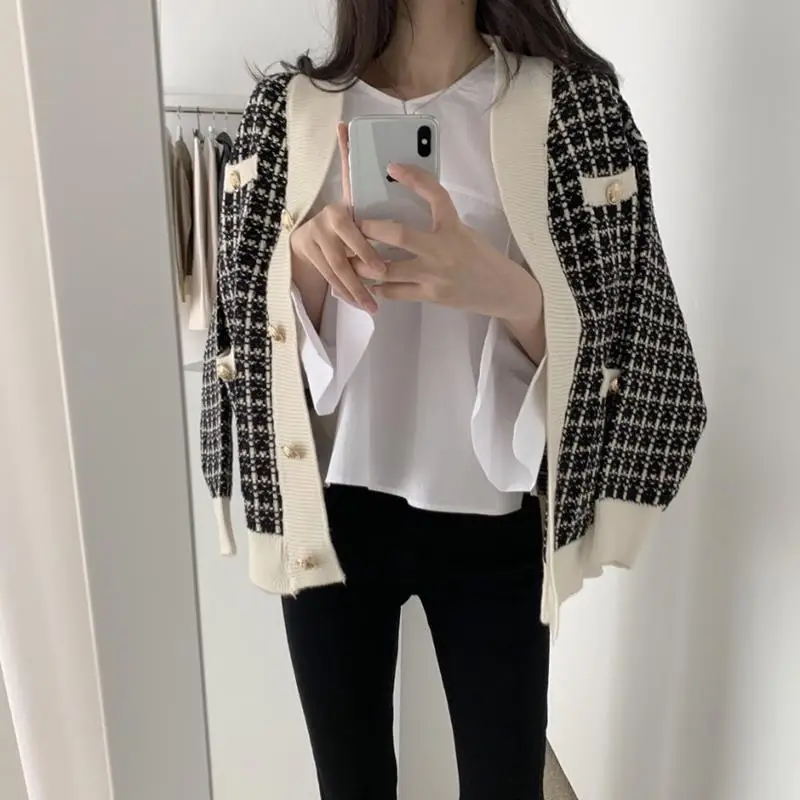 Women\'s Sweater Cardigan Autumn Korean Chic Knit Coat Single Breasted Black White Plaid Long Sleeved Sweater Jacket for Women