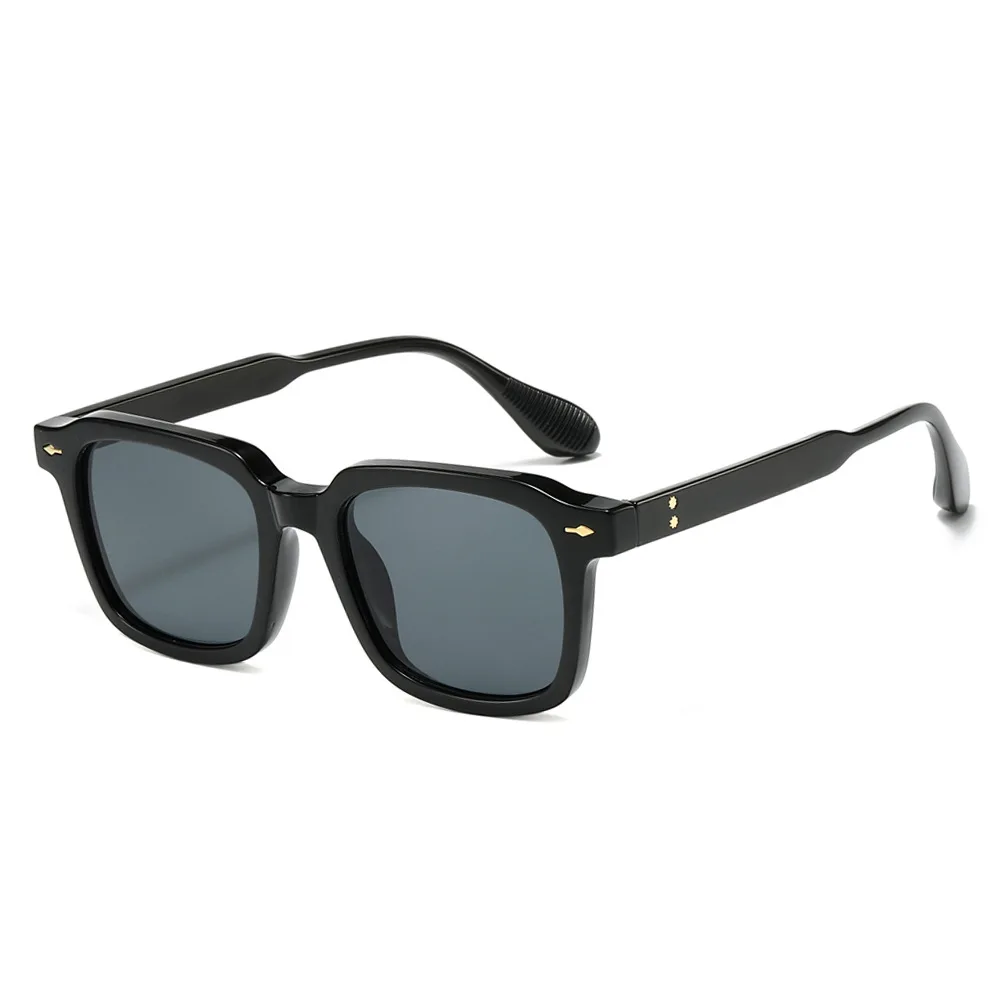 

2025 Retro Square Rivets Men Sunglasses Fashion Yellow Blue Shades UV400 Women Trending Gradient Sun Glasses