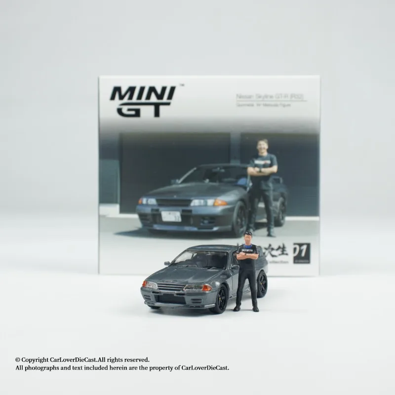 

MINI GT 1:64 Nissan Skyline GTR R32 comes with a plush die-cast alloy car model, a boy's toy, and an adult collectible ornament.