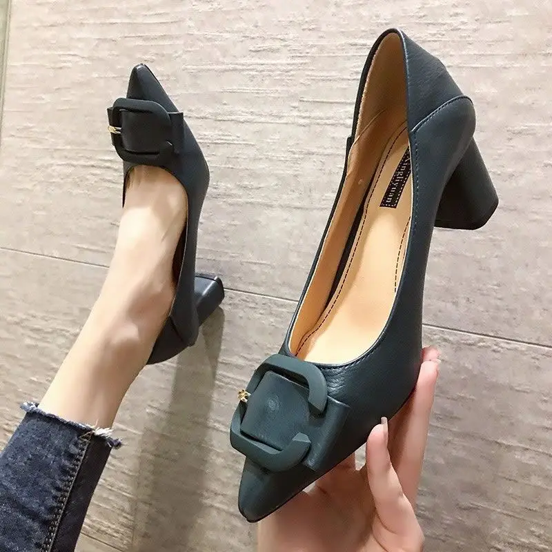 Letnie obuwie damskie Buty na obcasie blokowym dla kobiet 2024 Chunky Heels Office Green Moccasins Pointed Toe ze średnim rabatem E A