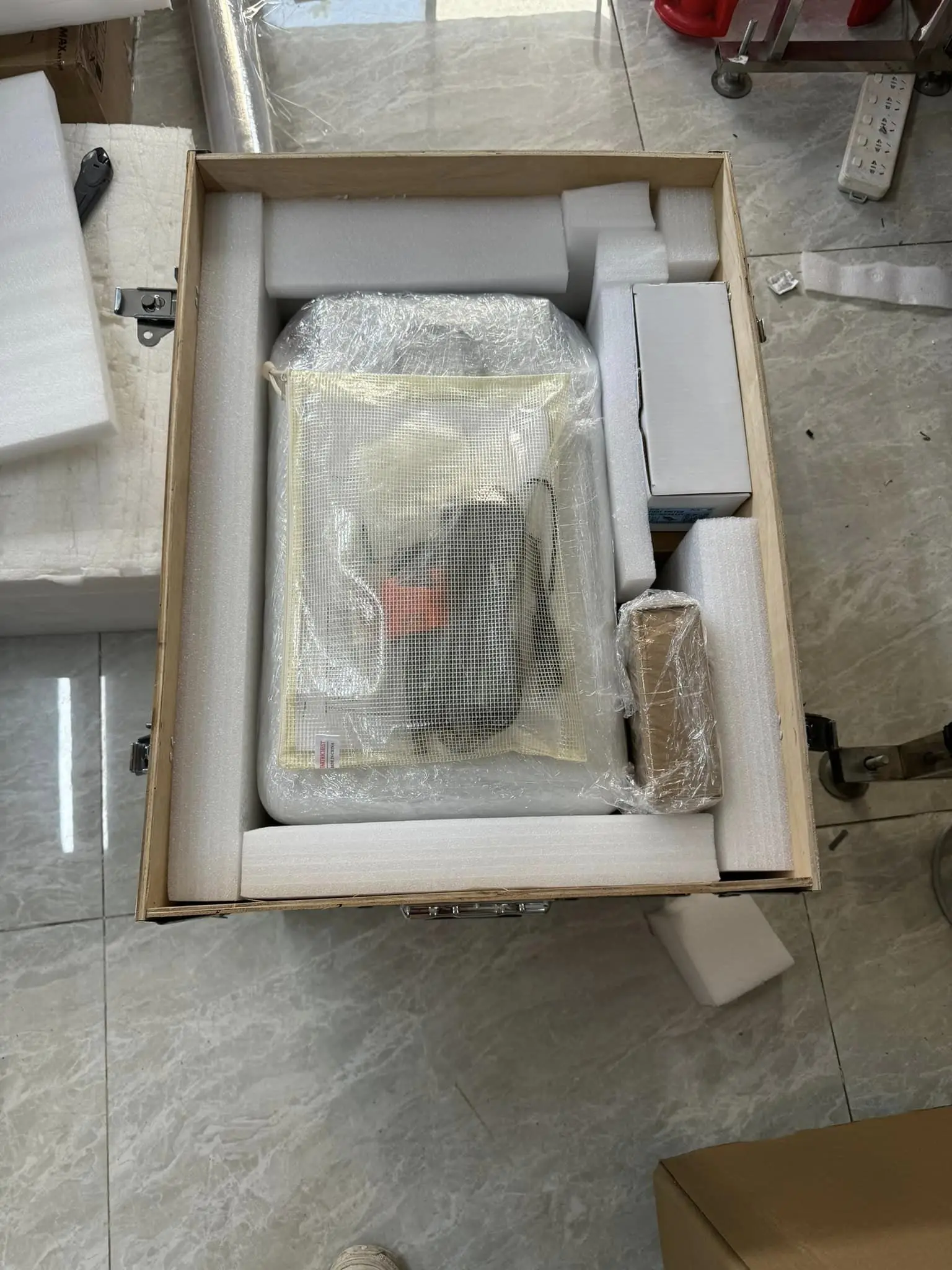 เครื่องเชื่อมเลเซอร์อัญมณี Laser Spot สําหรับเครื่องบัดกรีทองและเงิน เครื่องเชื่อมเลเซอร์จิวเวลรี่สําหรับทองคํา