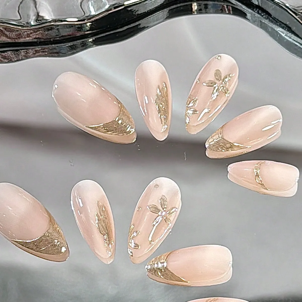 10 قطع من الأظافر المزيفة المصنوعة يدويًا مع ماغنوليا ذهبية وبودرة مرآة - بسيطة وأنيقة وراقية #2