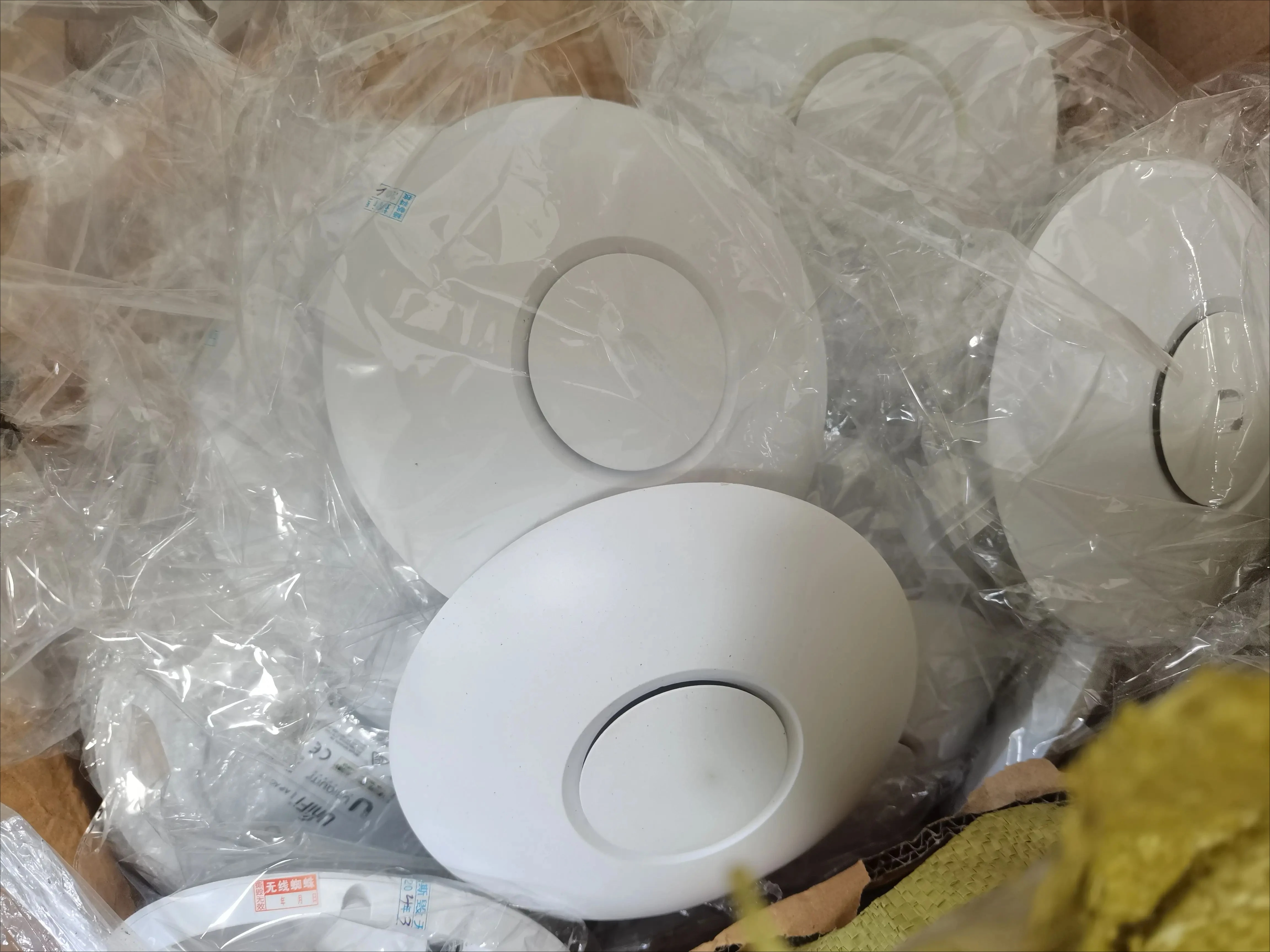 Enterprise Ceiling-Mounted WiFi Access Point | UniFi AC Series (PRO/LR/LITE/NanoHD) Gigabit Wireless
