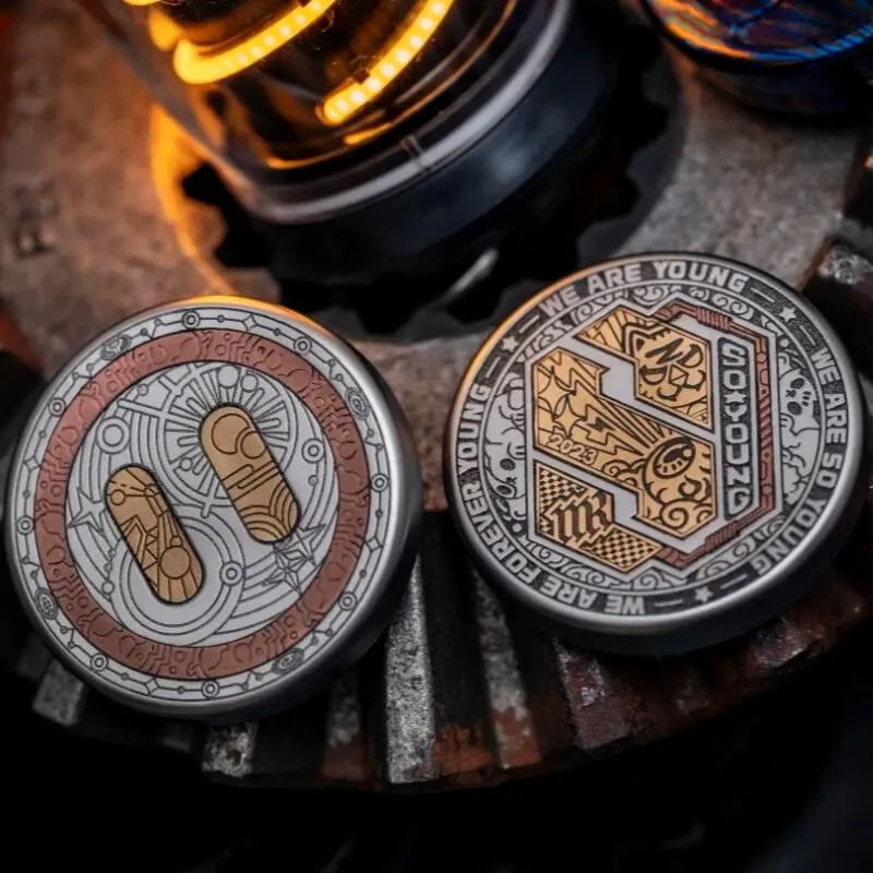 Ceramic Pig Coin Ratchet Coin is a decompression tide play fingertip gyro pop coin