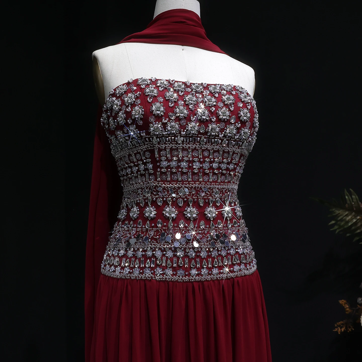 Sharon Said Funkelndes Fliederfarbenes Perlenbesetztes Plissiertes Chiffon-Abendkleid mit Fließendem Schal Dubai Saudi Hochzeitsfeier SS539 Maßanfertigung – Detail 36