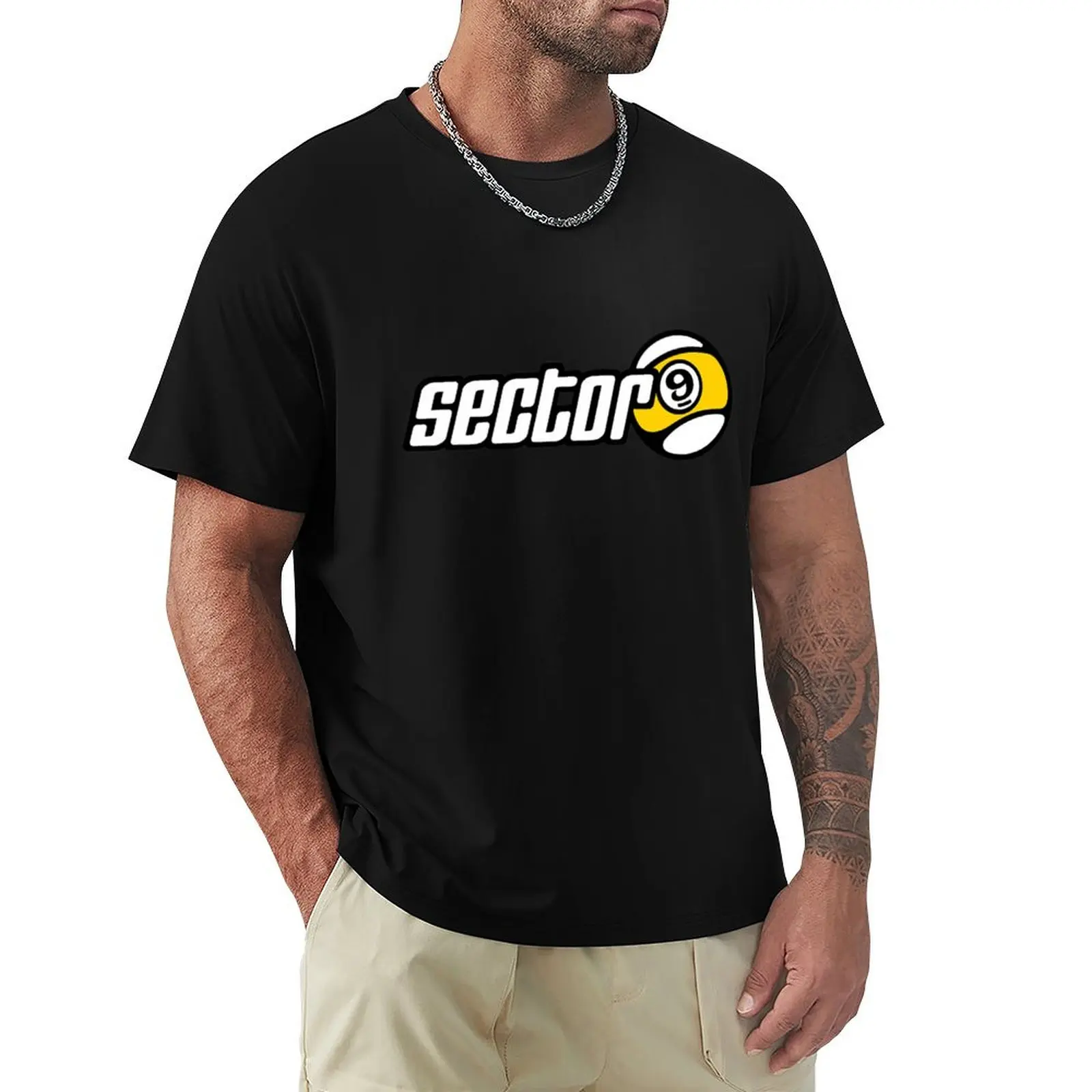 Sector 9 es un fabricante de patinetas y una filial de Bravo Sports. Camiseta de algodón para hombre.