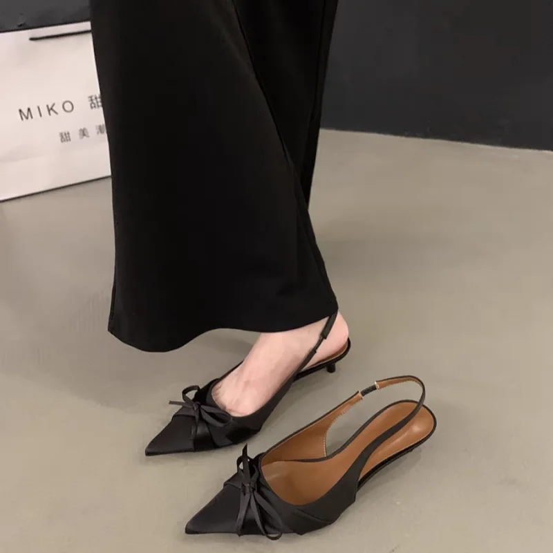 Sandal Runcing Wanita Desainer Merek Fashion 2024 Hak Stiletto Pesta Kasual Warna Solid Sederhana Baru Musim Panas Wanita