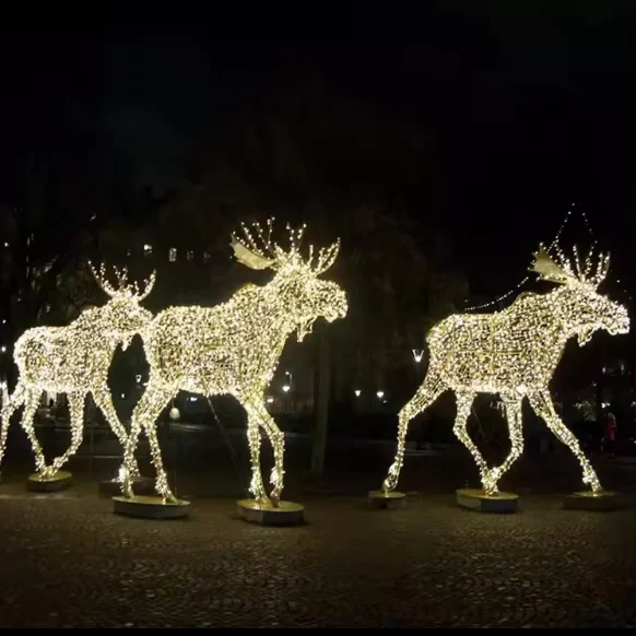 Outdoor Giant Led Light Large Deer 3D Real Size Reindeer Christmas Decoration Motif  For Commercial Displays