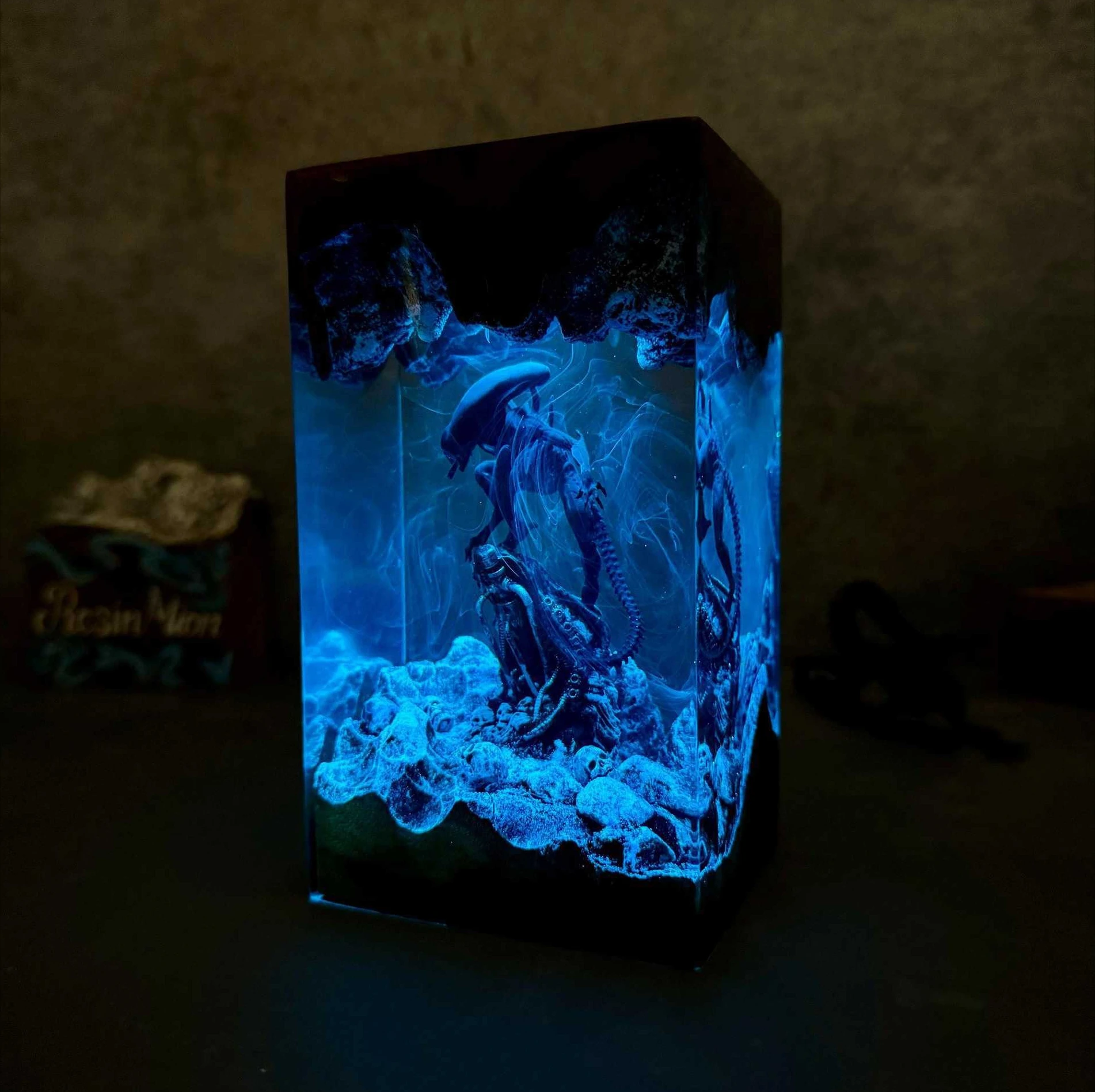 2026 Sci Fi Alien Creature Epoxy Resin Night Light Interstellar Monster Desktop Decor Creative Present For Movie Enthusiasts