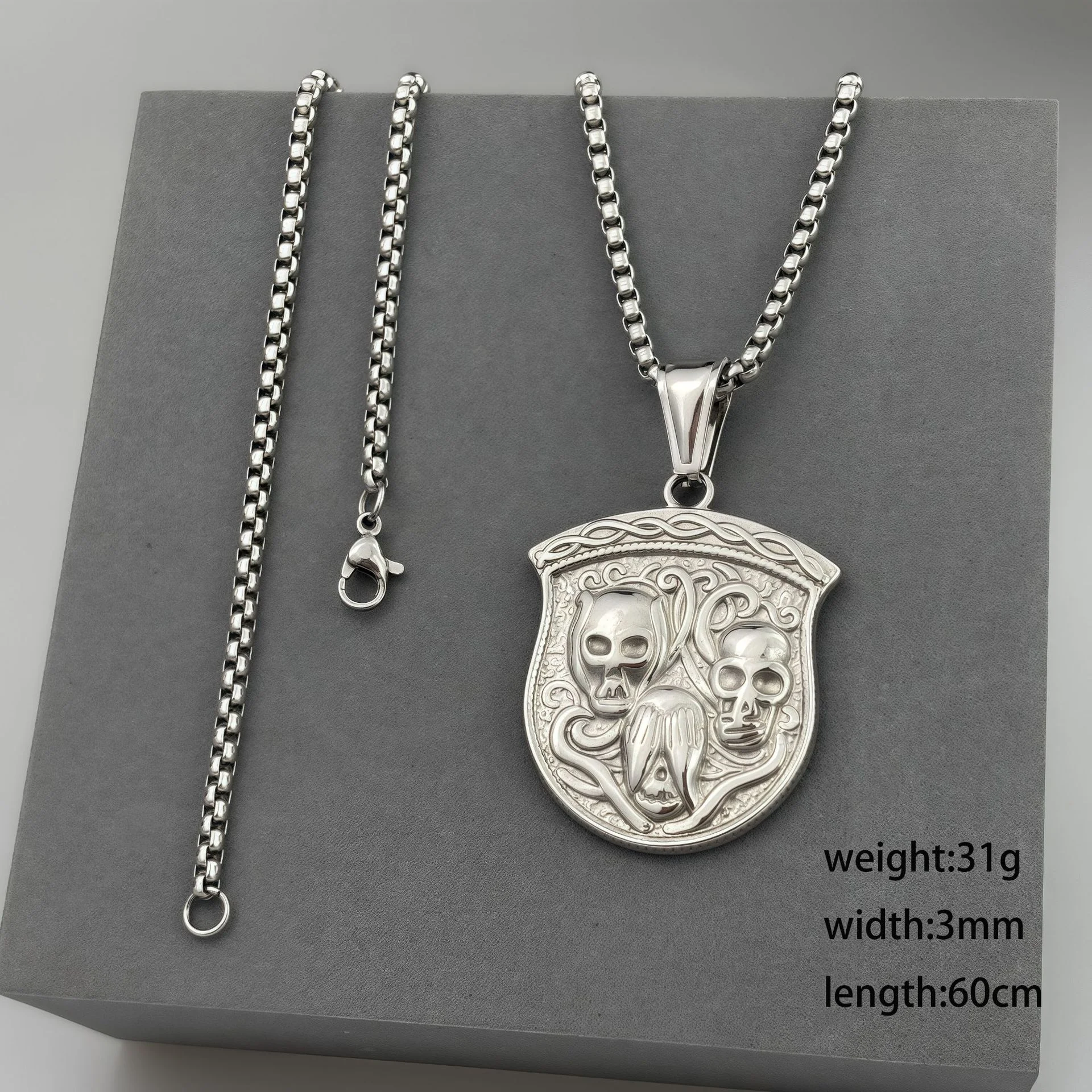 316L Stainless Steel Triple Skull Shield Pendant Gothic Embossed Charm Men Vintage Hip Hop Necklace Jewelry Gift