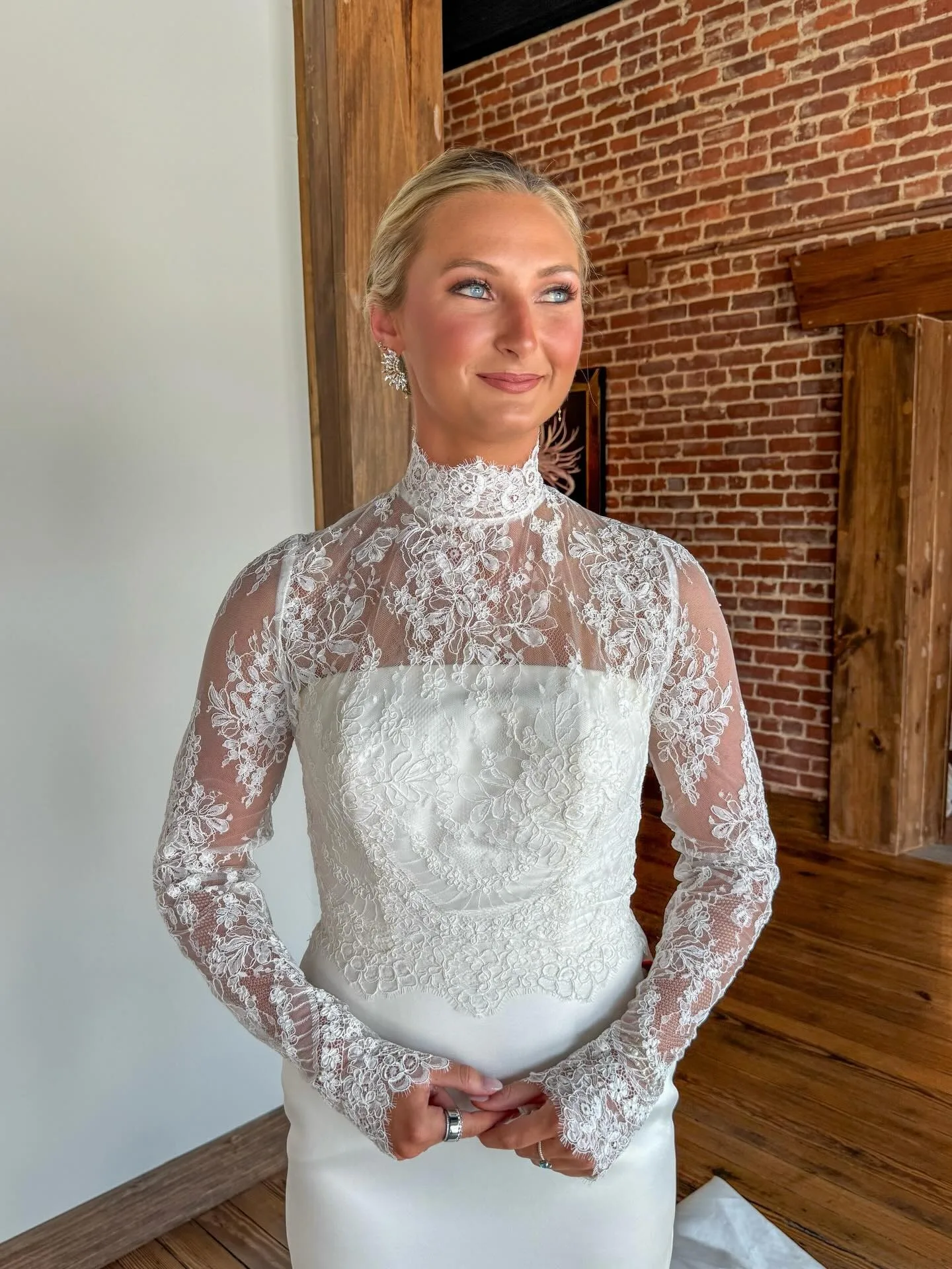 Customized  Bridal Jacket High Neck Long Sleeves Floral Lace Appliques Button Back Bride Shrug Customized Church Wedding Bolero