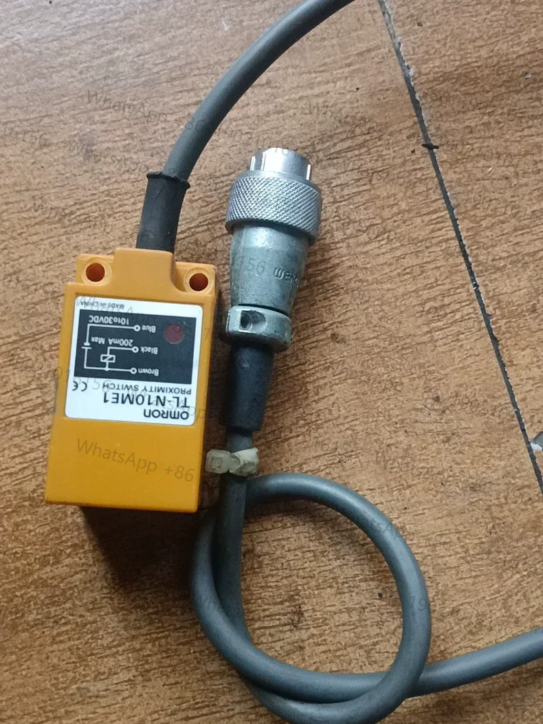 

TL-N10ME1 DC three-wire NPN normally open corner square inductive proximity switch