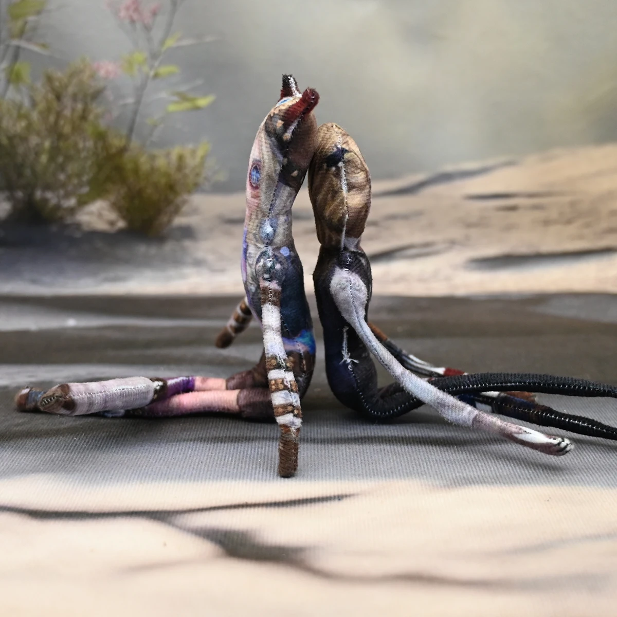 28 centimetri Gioco Identità V Peluche Bambola Anime Marcus Thorne Amanda Gathis Figura Morbida Farcito Giocattolo Cosplay per Il Regalo