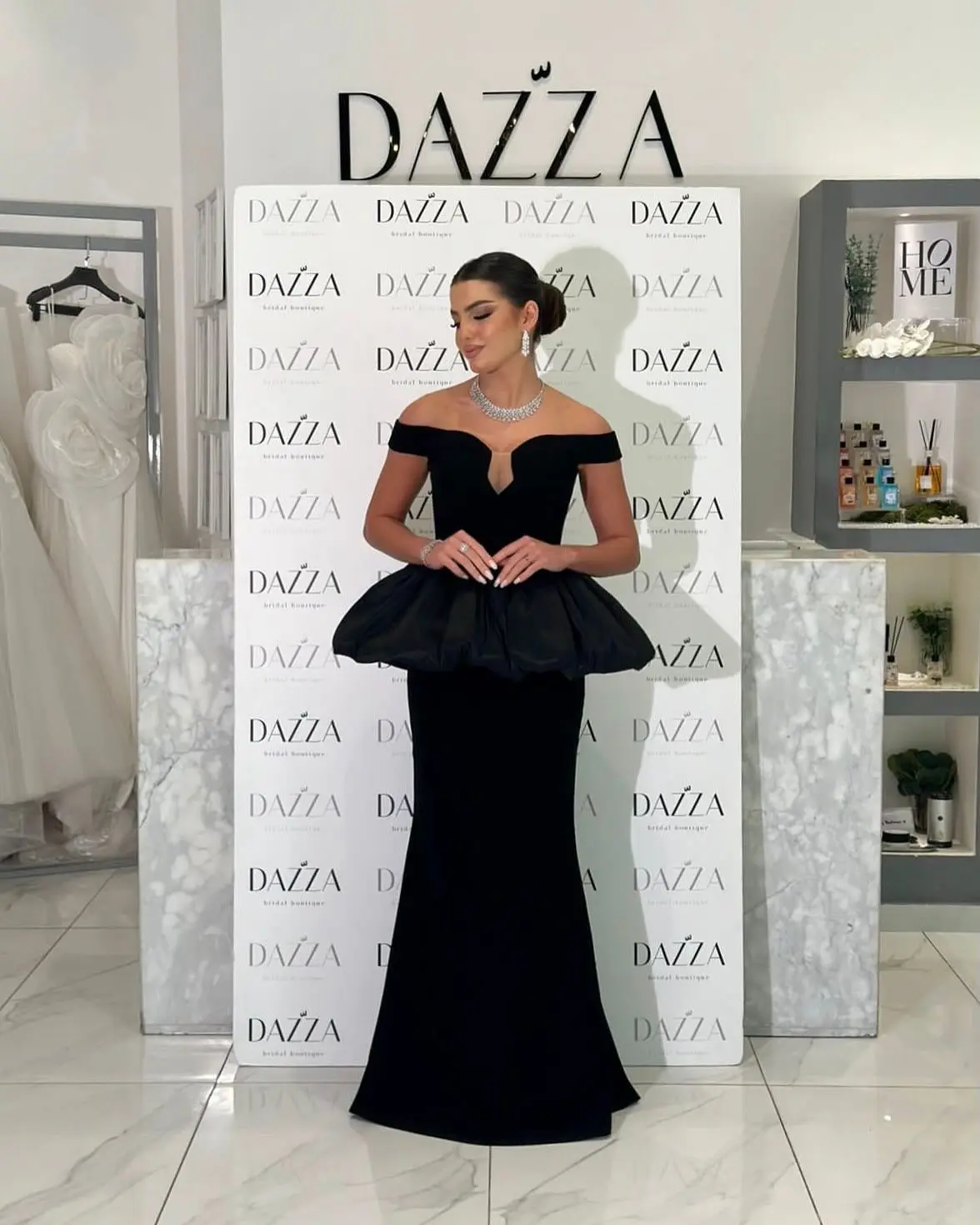 Meetlove czarne, bez rękawów, bez rękawów, długość do podłogi syrenka proste satynowe suknie na bal maturalny z dekoltem w kształcie litery V dla kobiet Party dostosowane