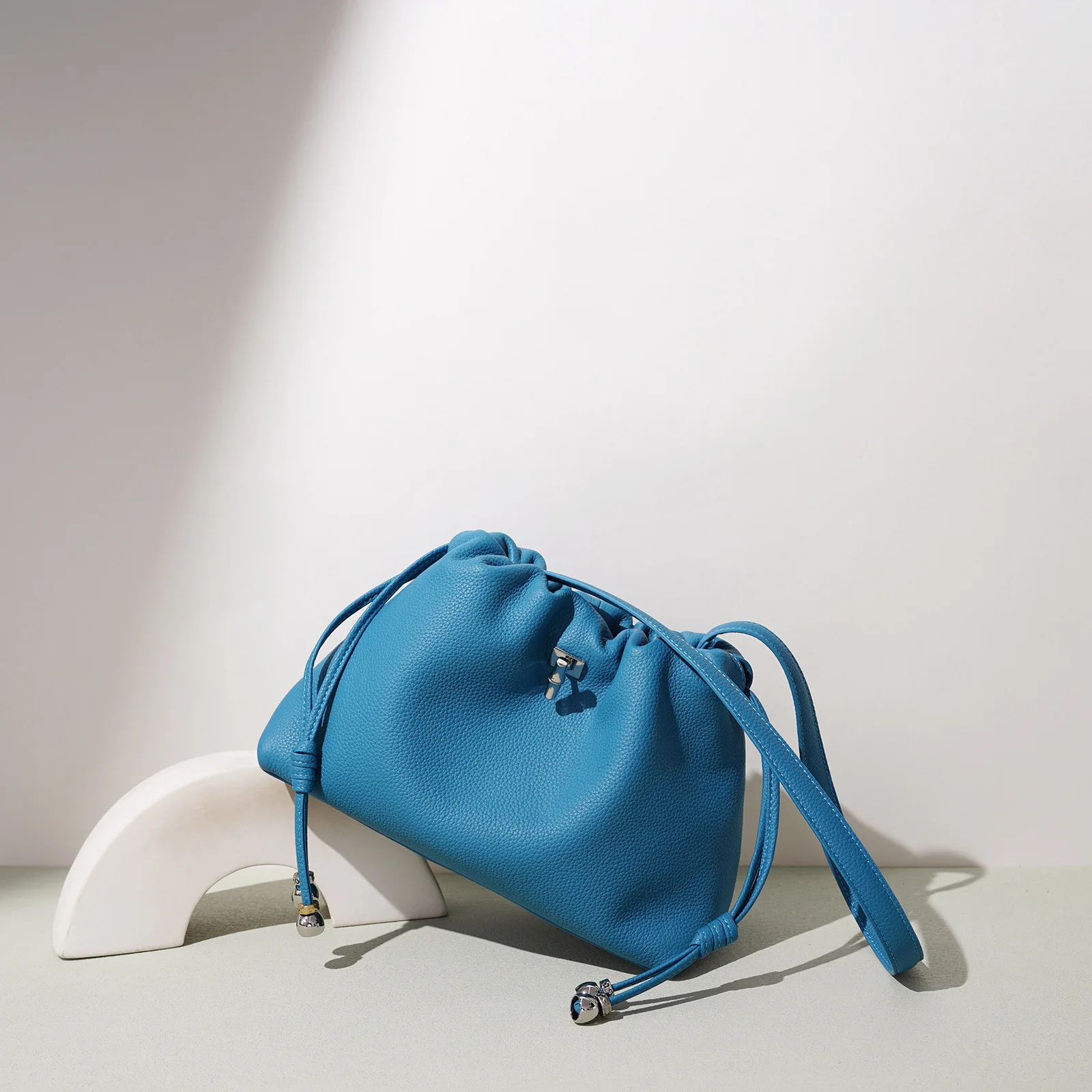 Korean Version Pleated Crossbody Bag Fashion Simple Commuter Niche Design Cloud Bag Genuine Leather Senior Sense Shoulder Bag