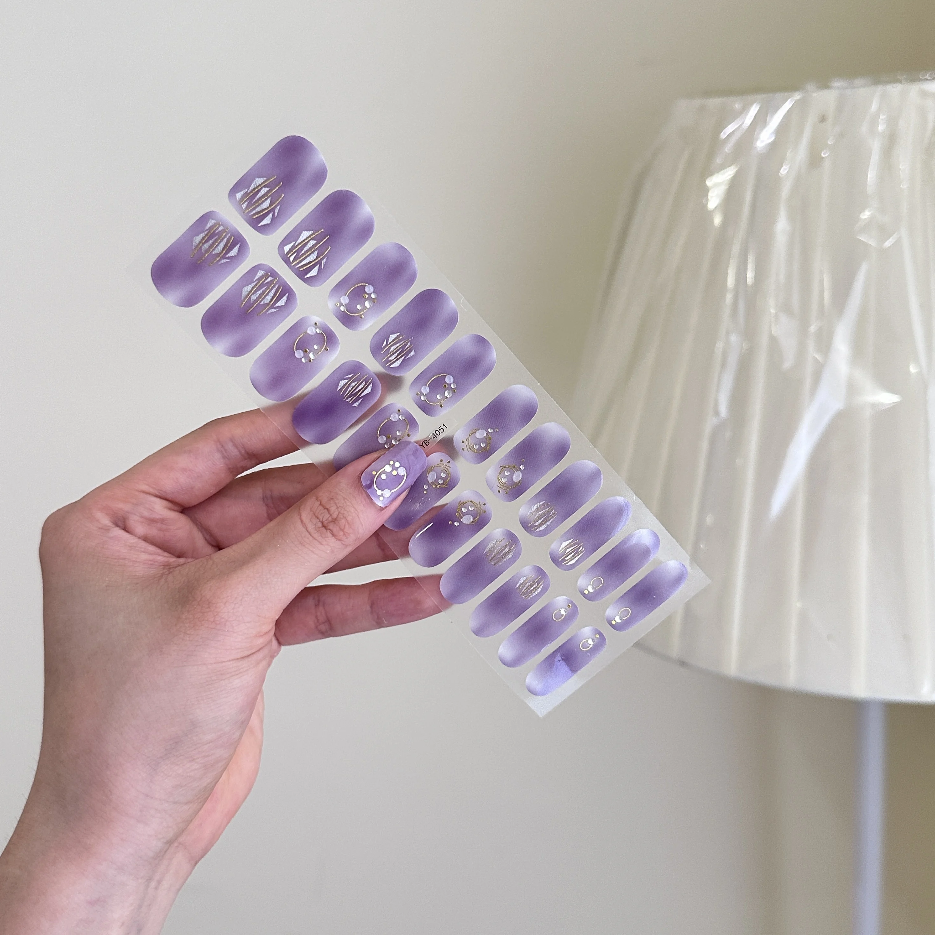 Elegantes tiras de uñas Queen, pegatinas de uñas de moda para mujeres, no necesita luz ultravioleta, tiras de uñas autoadhesivas de cobertura completa, película de esmalte de uñas de gel sin sellado impermeable, pegatinas para decoración de uñas, salón de uñas