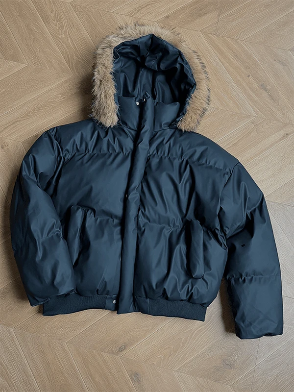 

Утепленная зимняя куртка из искусственной кожи с капюшоном и меховым воротником, молодежная модная модель, на молнии, с гарантией тепла