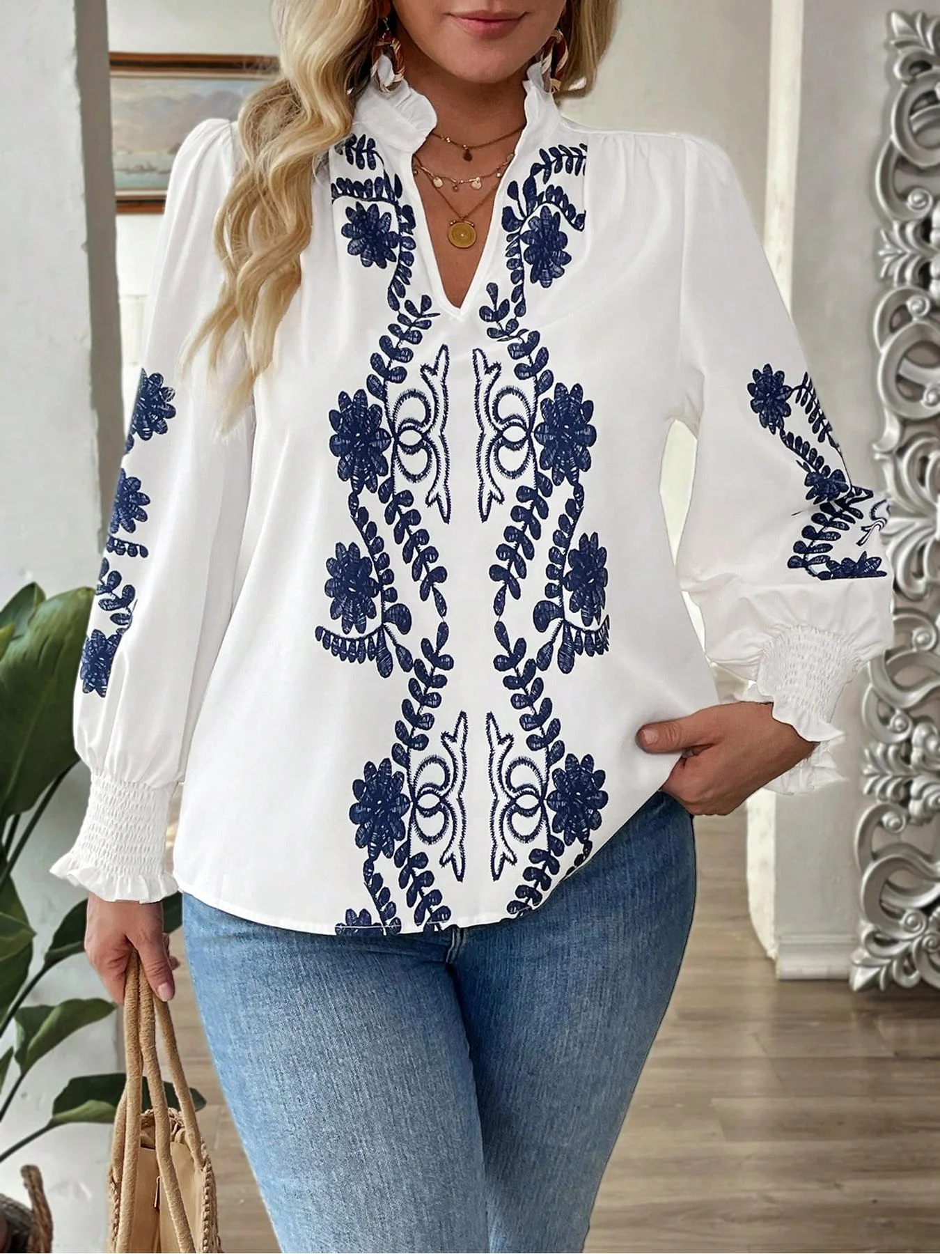 【مقاس كبير】 بلوزة بأكمام على شكل فراشة مطبوعة بالزهور، بلوزة أنيقة بأكمام قصيرة ورقبة مدببة لقضاء عطلة عطلة على الشاطئ، ملابس نسائية