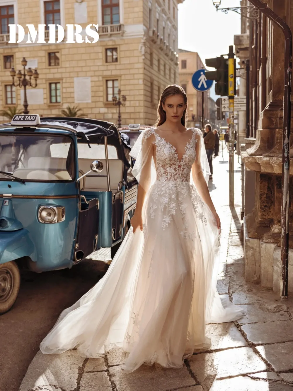 

Romantic V-Neck Wedding Dress Stylish Appliqué Lace Bridal Gowns Charming A-Line Floor-Length Wedding Gowns Vestidos De Novia