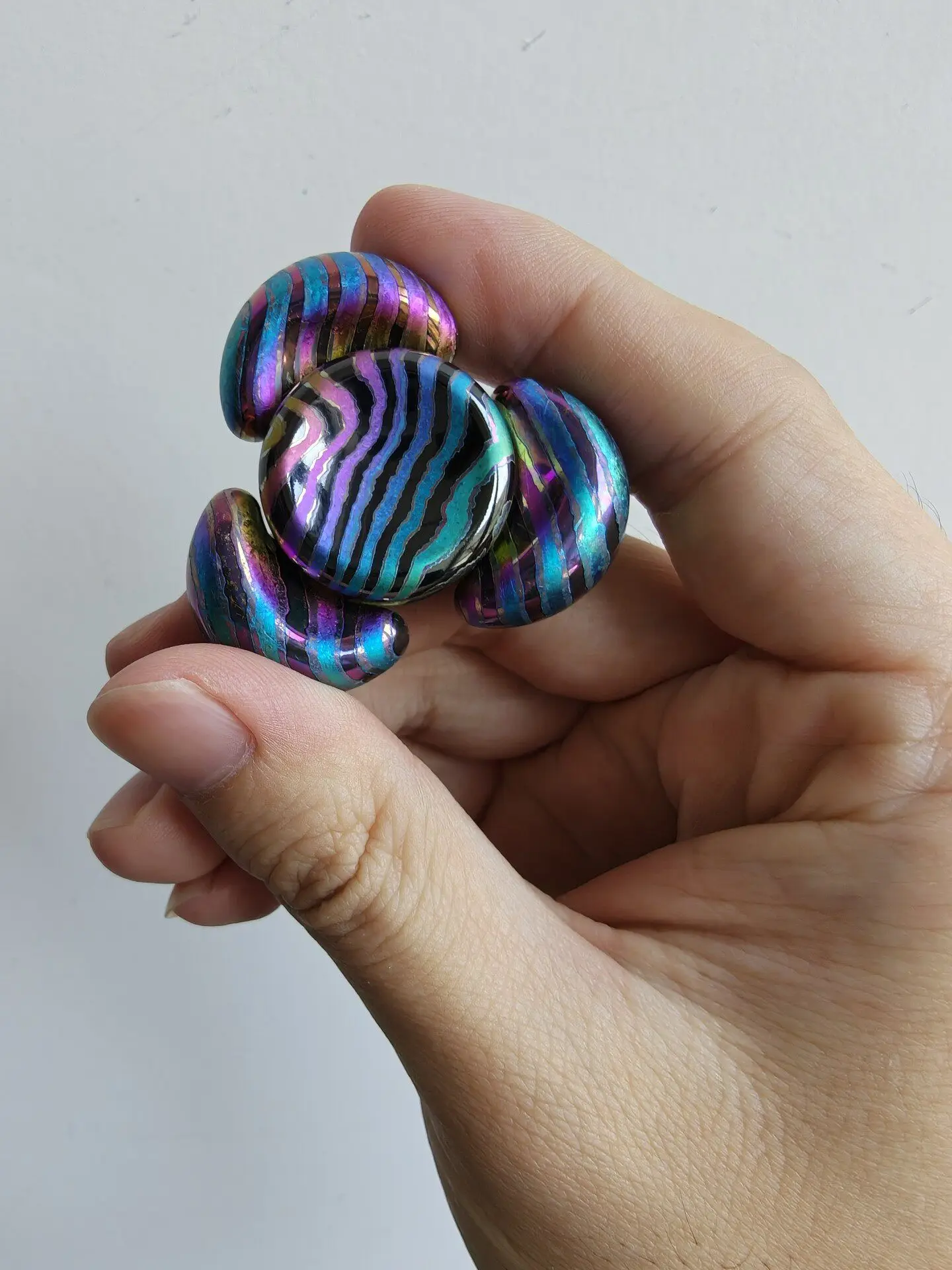 Used EDC YH Edc Zirconium Horse Three-day Gyro EDC Decompression Toy