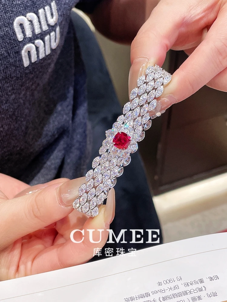 سوار CUMEE ذو إصدار واسع كامل من الألماس الصناعي الناعم عالي الكربون. 925 فضة مطلية بالذهب