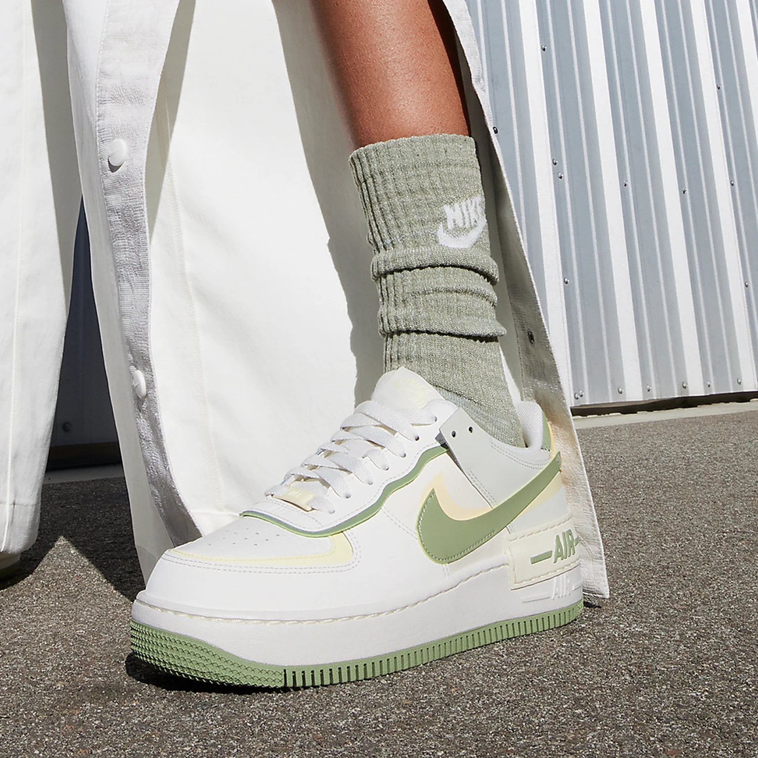 

Оригинальные женские кроссовки Nike Air Force 1 на шнуровке 2024 FN6335-101