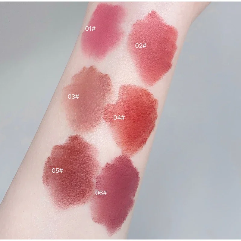 Kleiner Bär niedlichen lang anhaltenden matten Lippenstift feuchtigkeit spendenden Lippen balsam zeigen weiße Mini-Kosmetik dünnes und leichtes Make-up