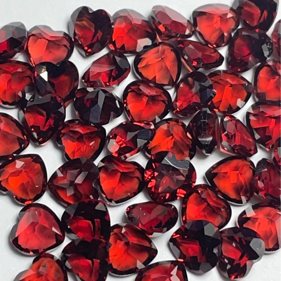 مصنع الجملة 100% شكل قلب طبيعي حقيقي أحجار كريمة من العقيق الأحمر أحجار كريمة مفكوكة مواد ذاتية الصنع للمجوهرات