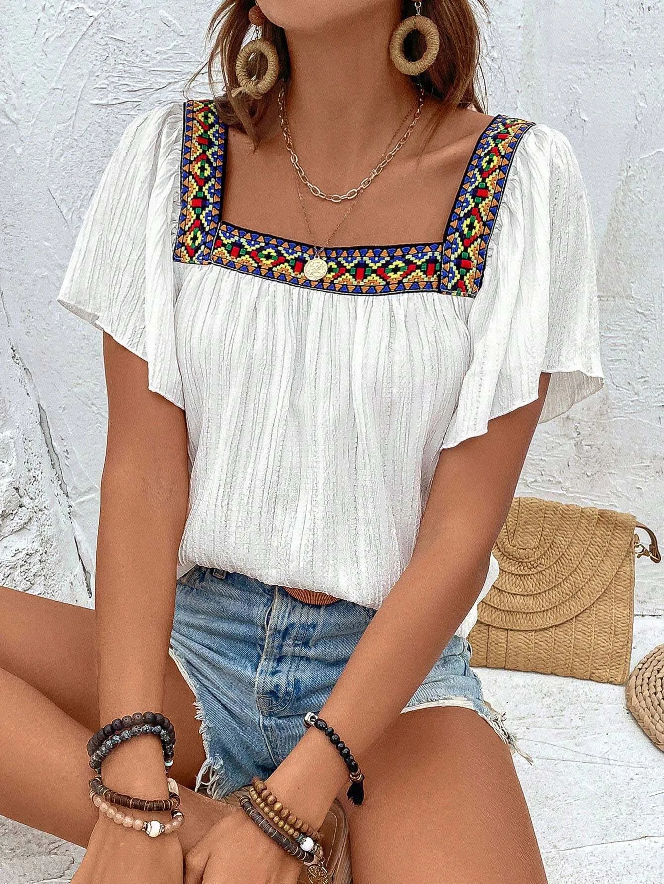 

European and American women's elegant fashionable and personalized embroidered square collar bat sleeve irregular shirt