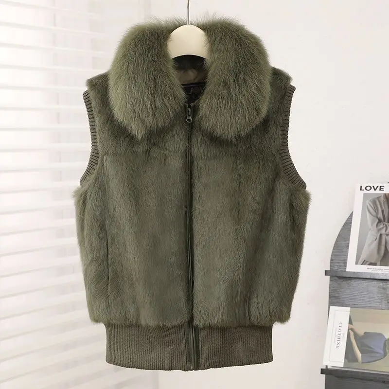 سترة جلدية جديدة ذات ياقة من الفرو بقصة ضيقة لعام 2025 متعددة الاستخدامات ملابس قصيرة للخريف والشتاء موضة ترفيهية حس التصميم XT1808