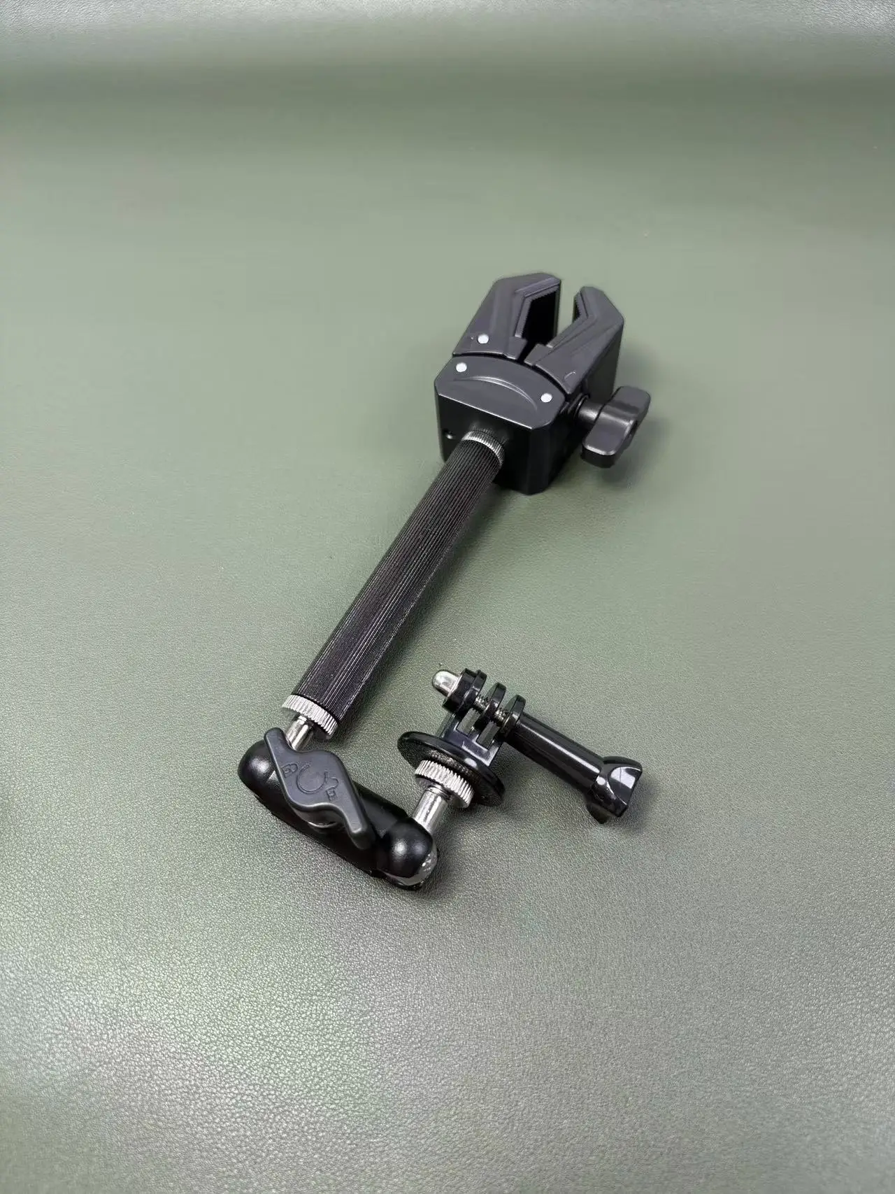 360° Rotating Extended Aluminum Rod Sport Camera Holder Universal Clamp Mount for Desktop and Round Tube Use