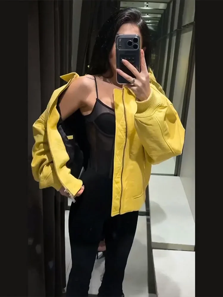 Gelbe Damenjacke aus Kunstleder mit Umlegekragen, Taschen und Reißverschlüssen, Modell 2026, Damenmantel mit langen Ärmeln für Frühling und Herbst.