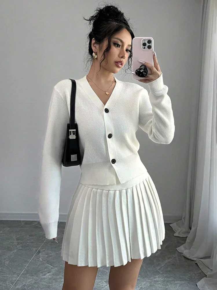 TARUXY Retro Knitted Long Sleeve Sweater High-Waisted Pleated Skirt Two Piece Set For Women Niche Solid Matching Sets Autumn New