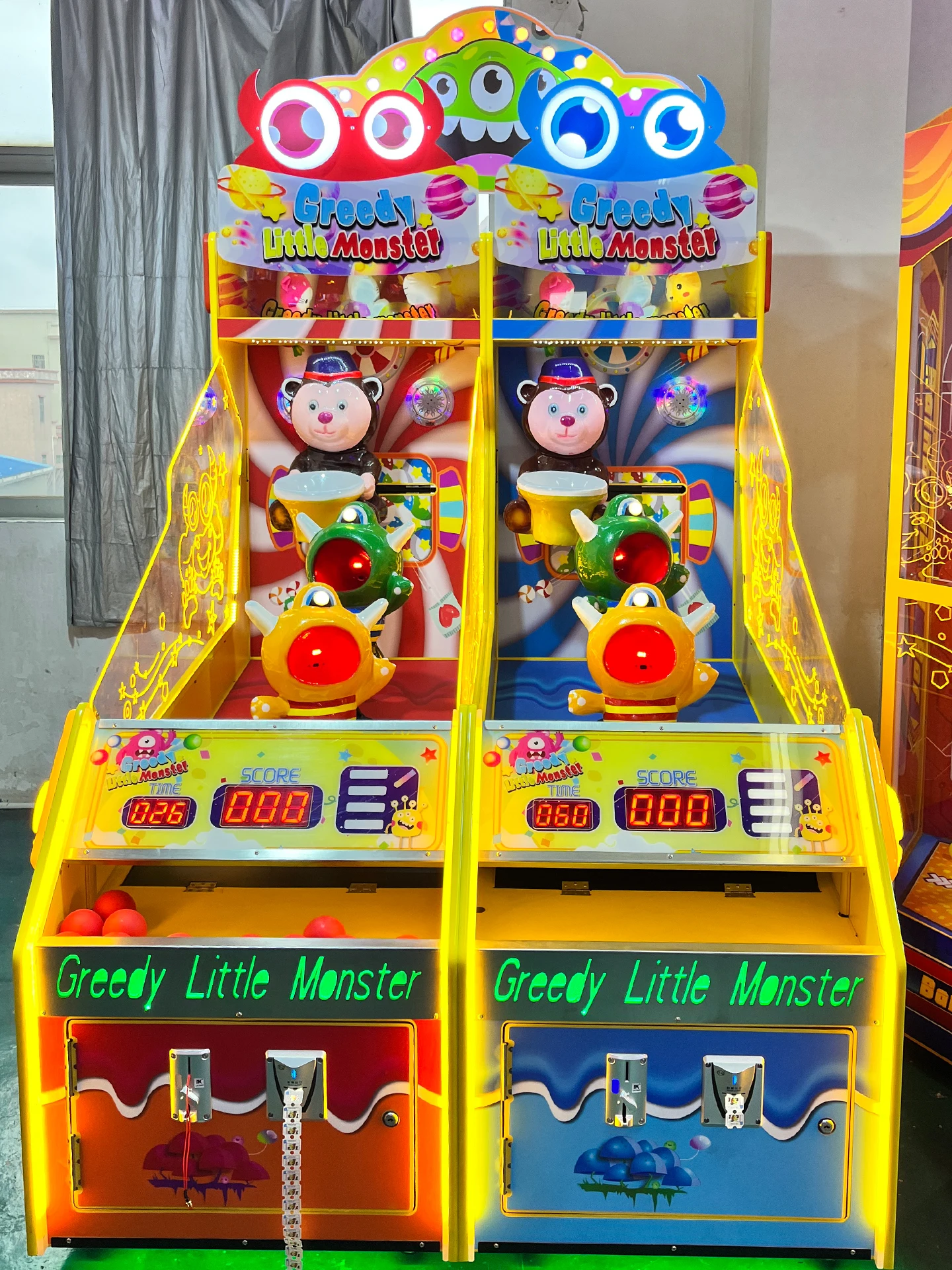 New amusement park game hall, two-person electronic pitching game machine, coin-operated commercial equipment