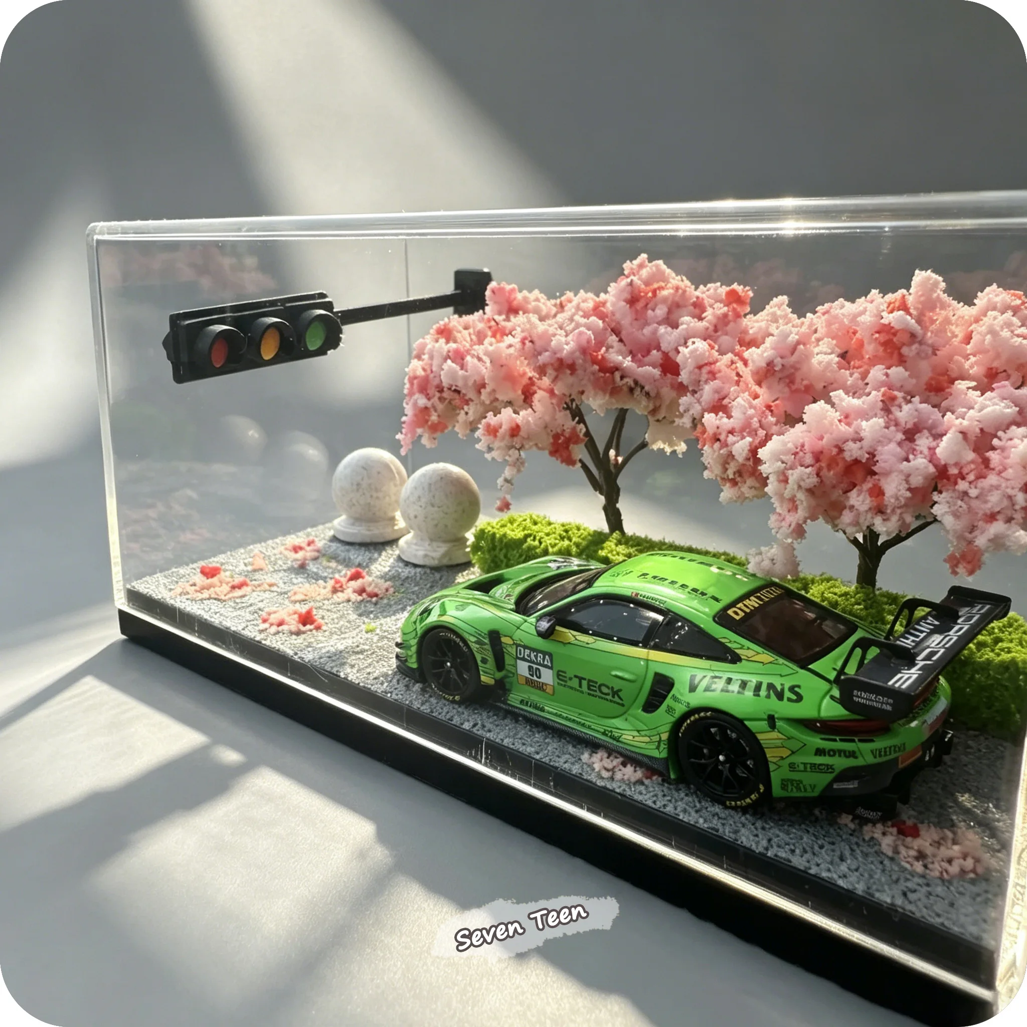 1:64 Park Roadside Traffic Light Scene Car Model Display Box Atmosphere Scene Home Desk Mini Decor Boys Collectible Gift