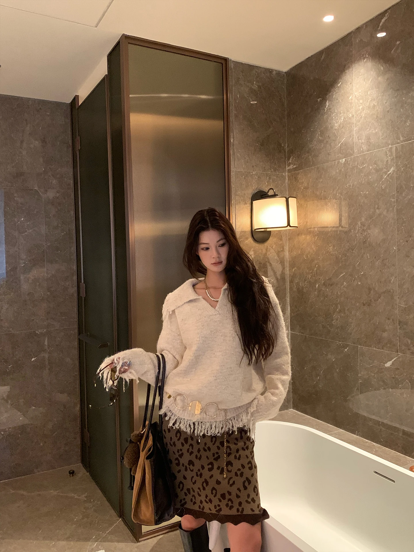 

Новый женский вязаный свитер свободного кроя с V-образным вырезом в стиле ретро, с бахромой, осенне-зимняя коллекция от MAR, полиэстер, хлопок, нейлон