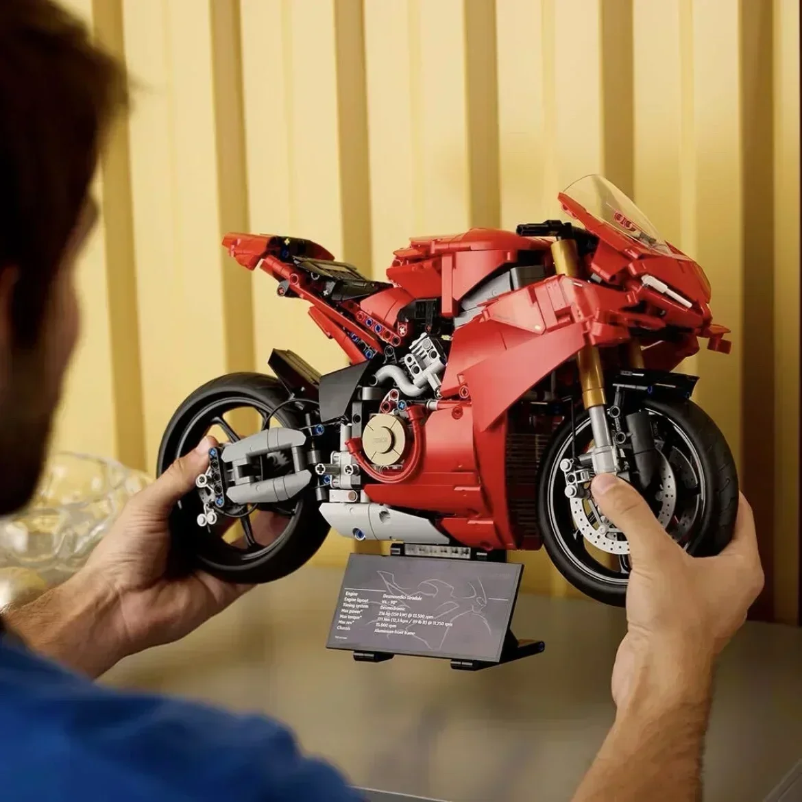 مكعبات بناء الدراجة النارية التقنية V4 S نموذج ميكانيكي متوافق مع ألعاب الطوب DIY للأطفال الأولاد هدية عيد ميلاد للأطفال والكبار #3