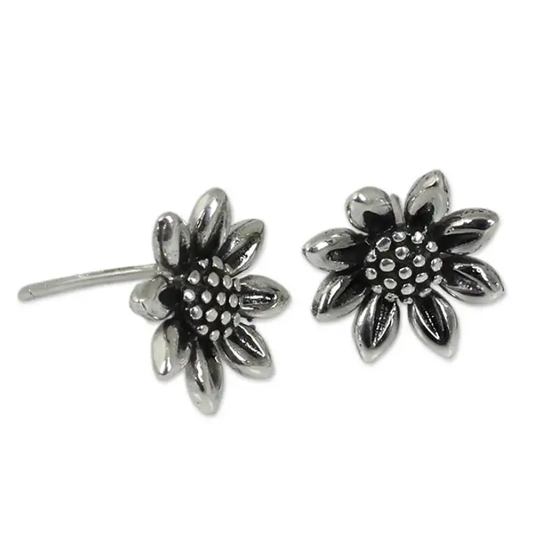 Huitan Frische Stil Sonnenblumenförmige Dame Ohrstecker Anti Silber Farbe Party Täglich Vintage Vielseitige Metall Zubehör Schmuck