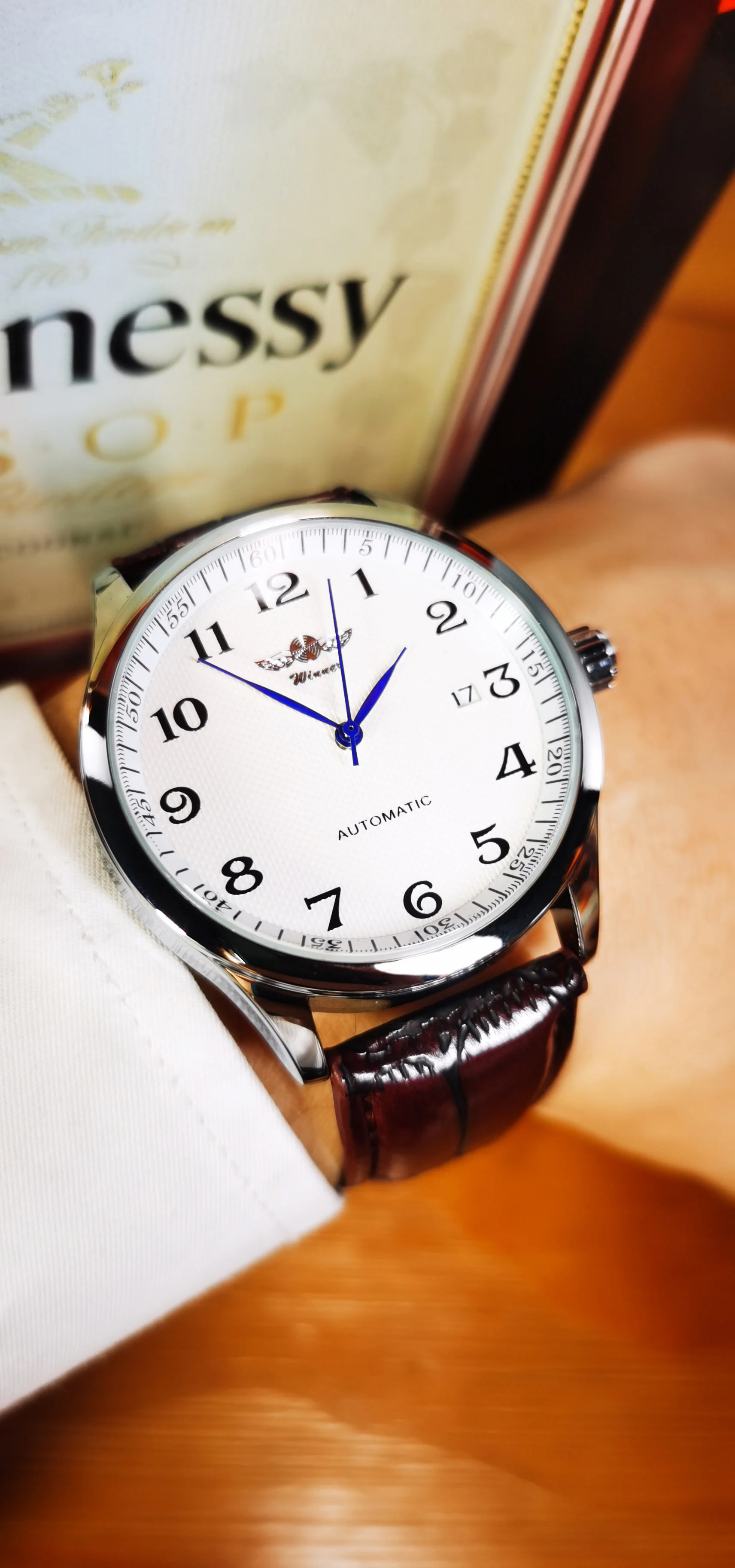 Winner Klassische Business-Armbanduhr für Herren, Retro-Kalender, blaue Zeiger, automatische mechanische Uhren, Top-Marke, Luxus-Stahl-Ledergürtel – Detail 19
