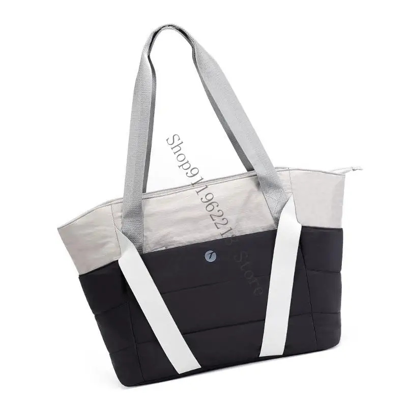 

Quilted Fitness Bag Large Capacity Gym Bag Travel Bag Shoulder Bag Weekender Bag 066F