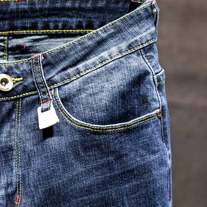 Amerikanische elastische gerade Jeans für Herren, zerrissene, abgenutzte Slim-Fit-Baumwoll-Denim-Hosen, koreanischer Stil, modische Hosen, Herrenbekleidung – Detail 12