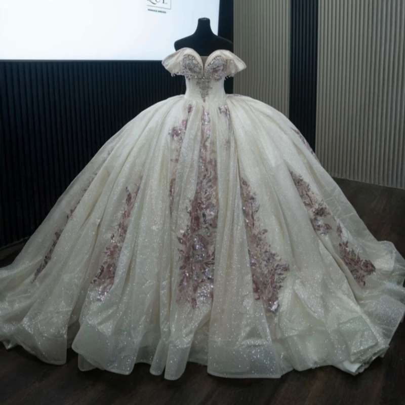 

Блестящие платья Quinceanera цвета слоновой кости с открытыми плечами и блестками, аппликация, кружево, бисер, тюлевое бальное платье Vestidos De 15 Anos Sweet 16, платье