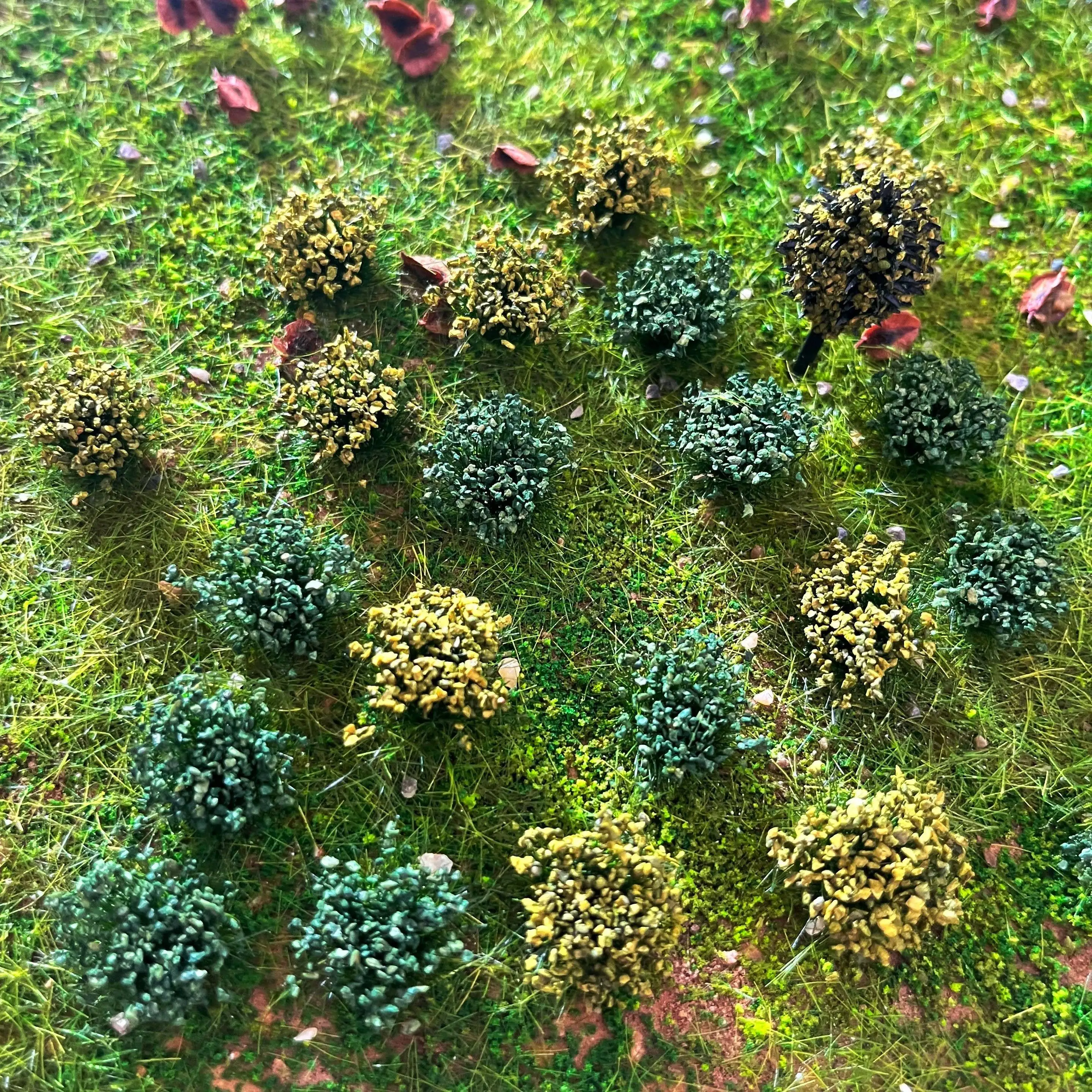 28pcs/pack Static Lowland Shrubs Tuft, Miniature Terrain Model Kit Static Scenery Model DIY Miniature for Train Landscape Railwa