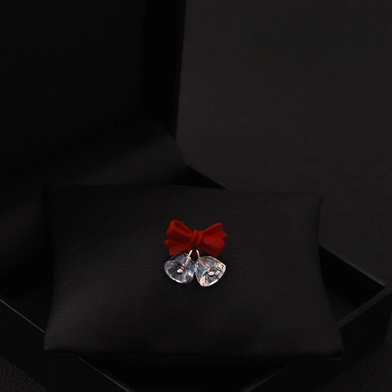 Cute Bowknot Brooch Neckline Small Pin Summer V-neck Anti-Exposure Mini Clothing Fixing Buckle Jingling Bell Jewelry Accessories