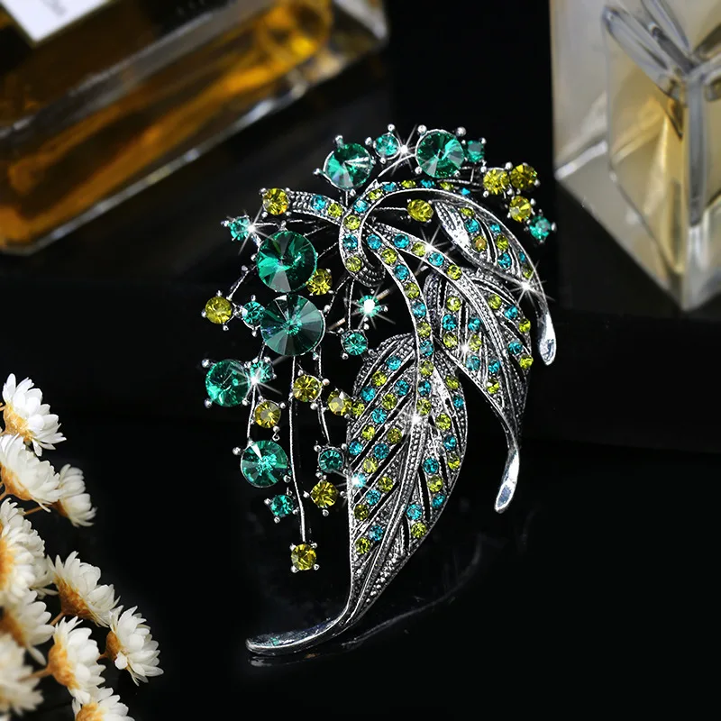 Baroque Vintage Leaf Shape Colorful Rhinestone Hollow Out Brooch Women Badge Elegant Coat Suits Corsage Brooch Pins Jewelry Gift