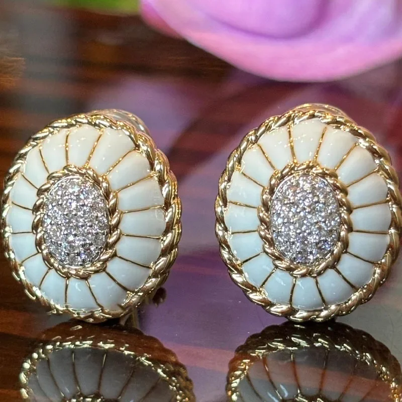 New in Vintage Art Twists White Enamel earings stud High quality Fashion Delicate Flower earrings for women Wedding Jewelry