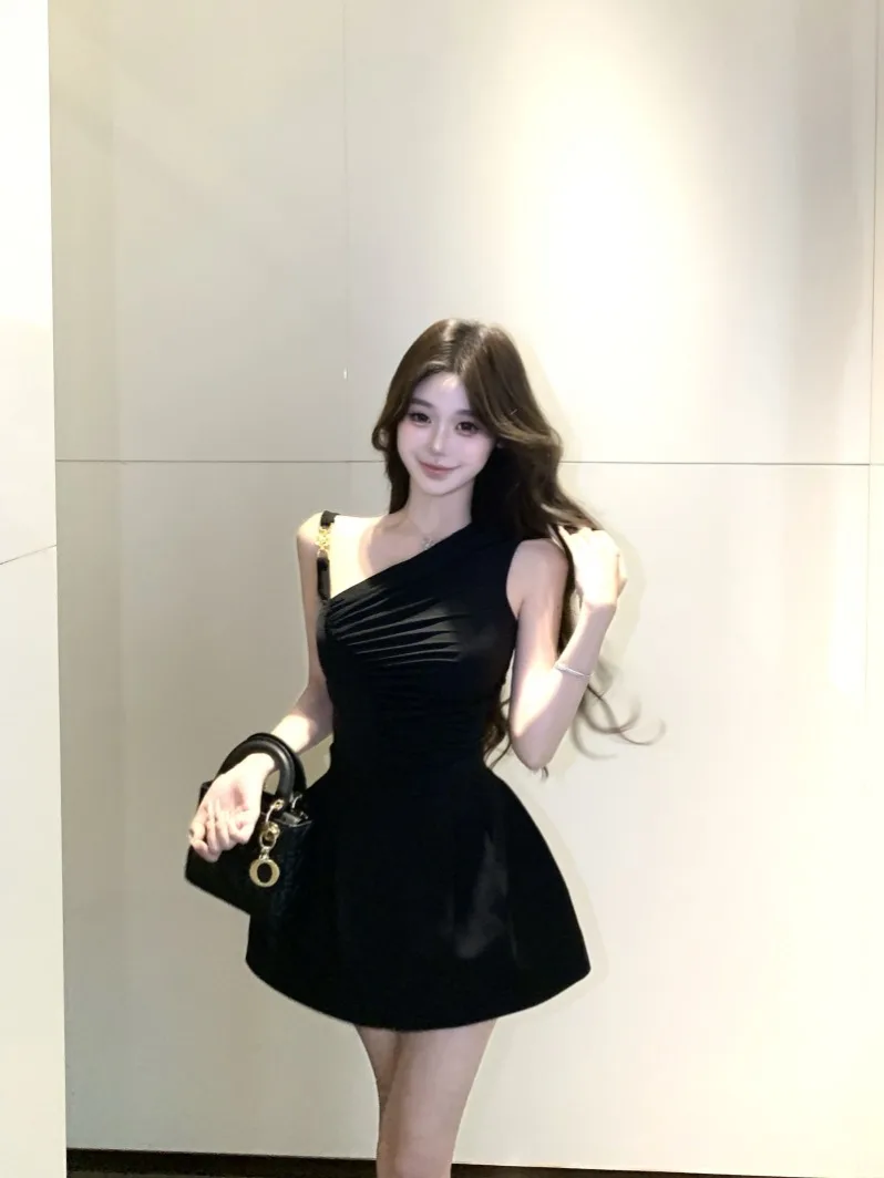 

Black Asymmetrical Shoulder Vest And High Waist Skirt Two Piece Set for Young Women Summer Fashion Outfit Asymmetrical Design