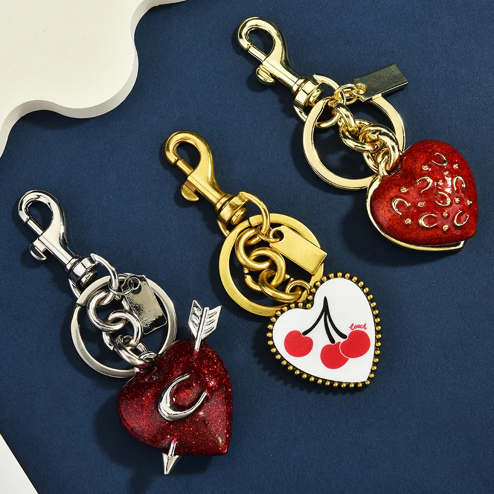 

High-end heart-shaped keychains, bags, pendants, women's bag accessories, exquisite car pendants and accessories