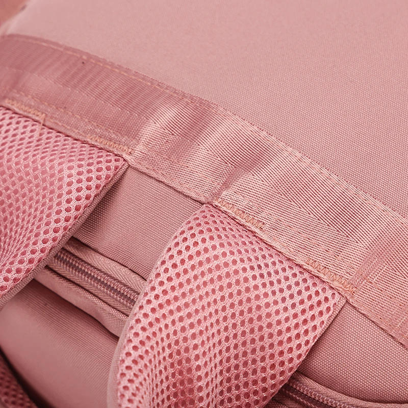 حقيبة ظهر ريان اير（يمكن استخدامها كأمتعة على متن الطائرة），حقائب الظهر المحمولة لأمتعة الصعود إلى الطائرة في EasyJet，حقائب الظهر لأجهزة الكمبيوتر المحمولة للجنسين