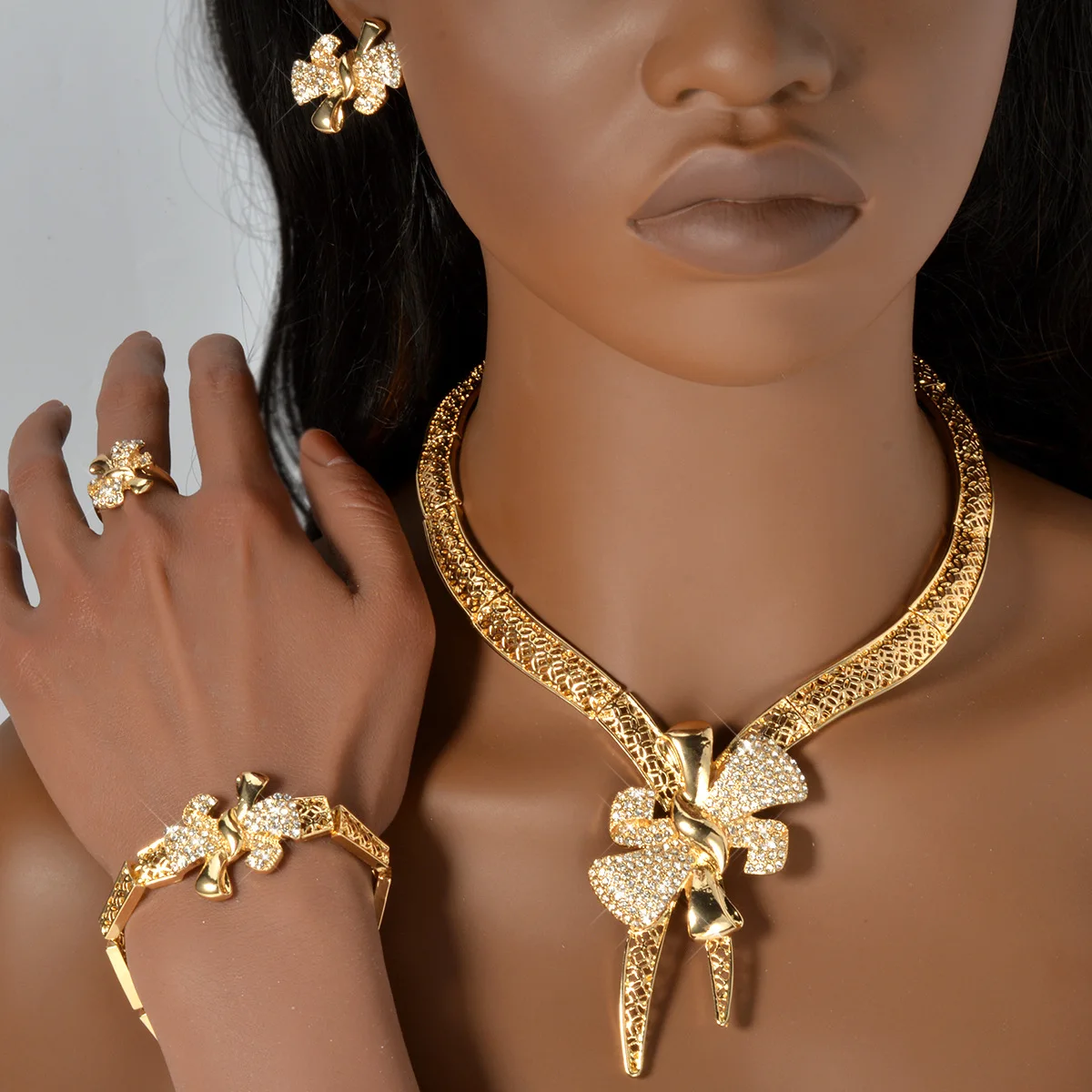 Dubai Fashion Hollow Bow-Shaped Pendant Necklace Bracelet Earrings Ring Set Southeast Asian Women's Jewelry Accessory
